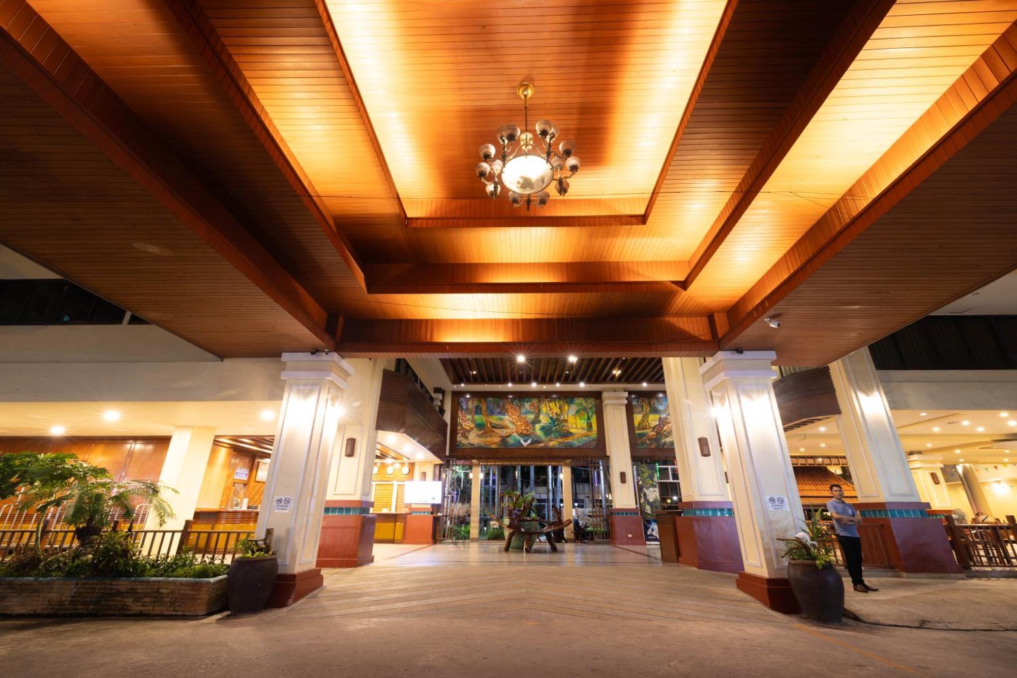 Baumanburi Hotel Patong 柏丽酒店 Exterior photo