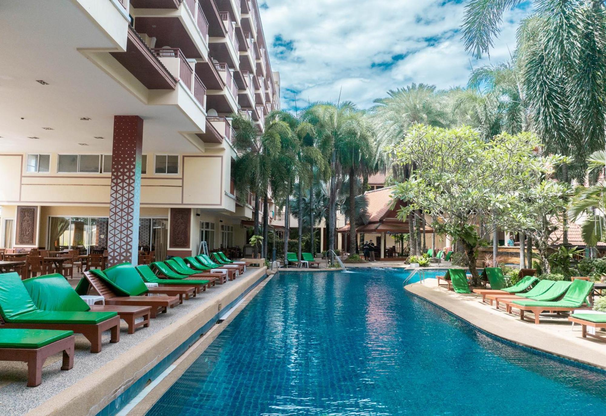 Baumanburi Hotel Patong 柏丽酒店 Exterior photo